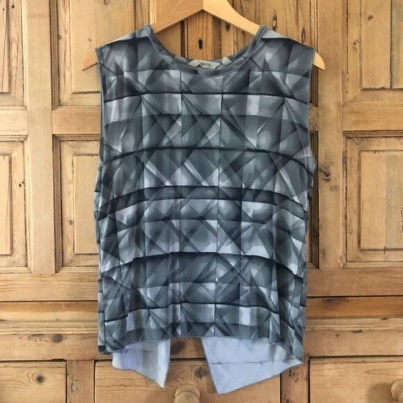 Athleta Tops - Athleta Womens XS Gray White Tulip Back Tank Top‎ Flowy Relaxed Workout Yoga